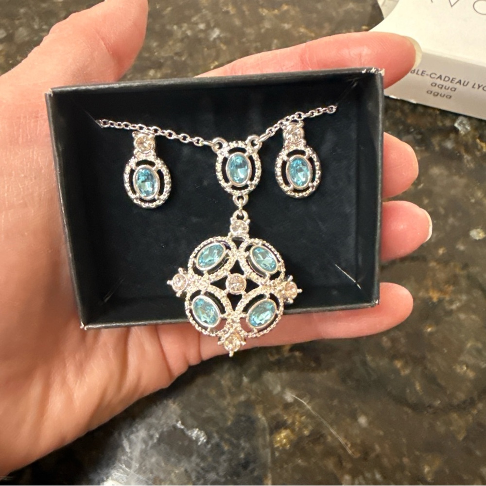 Elegant Avon Aqua Jewelry Set